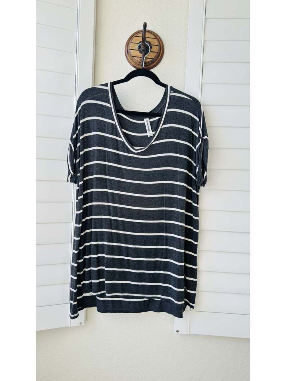 Zenana Premium Striped Short Sleeve V-Neck Top - Size M